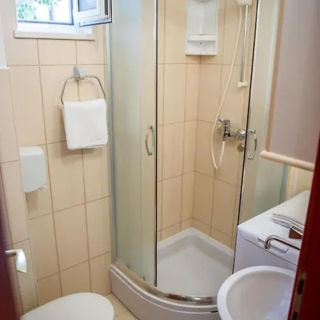 Fuer 5 Personen Zdravko 4 By Interhome Apartman
