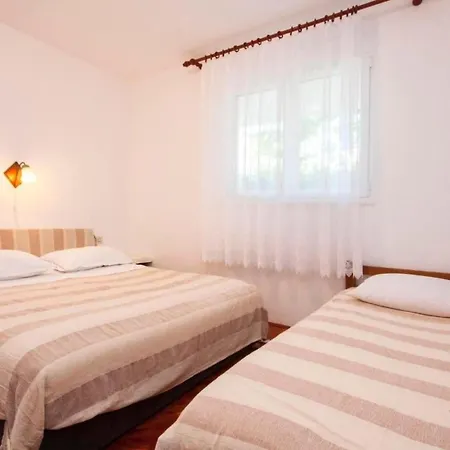 Fuer 5 Personen Zdravko 4 By Interhome Апартаменты